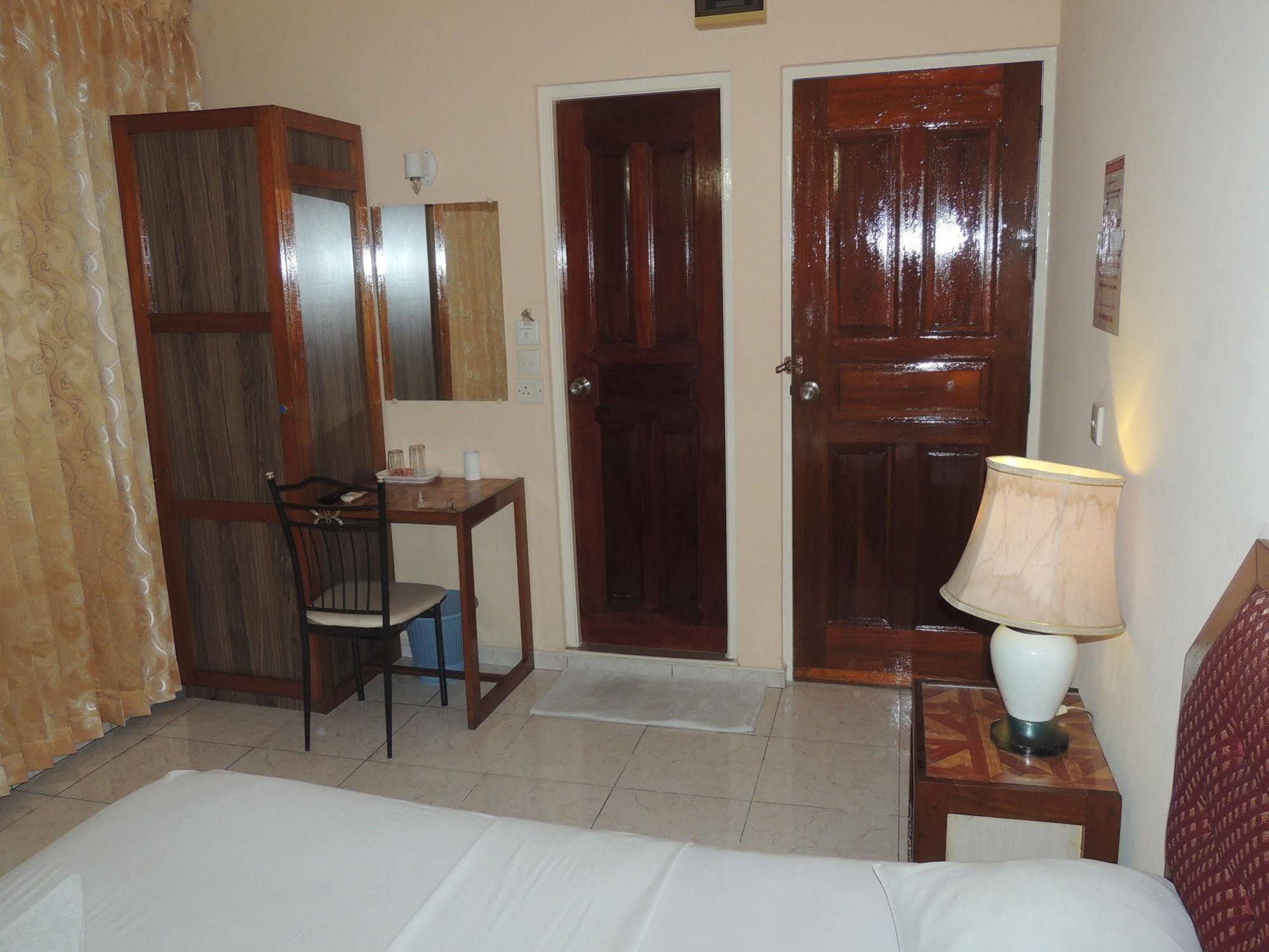 Off Day Inn Male Ngoại thất bức ảnh
