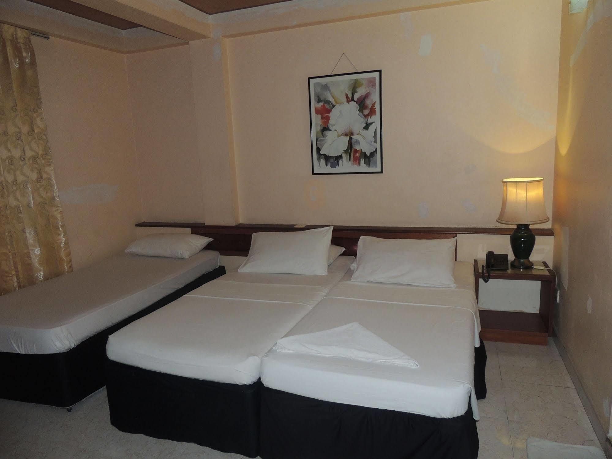 Off Day Inn Male Ngoại thất bức ảnh